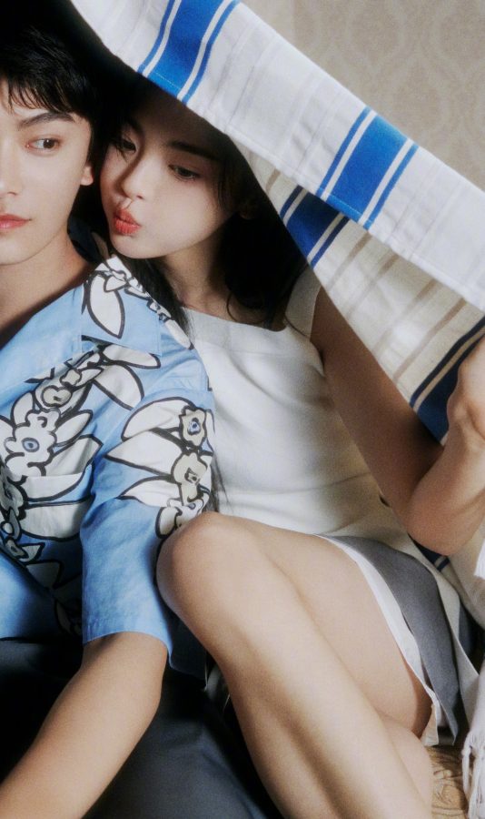 Yang Chaoyue shot a fashion shoot for a magazine, showing off her beautiful legs in shorts(3/4)