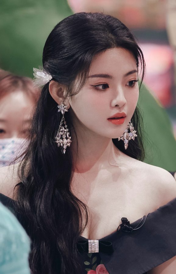 《你好星期六》美腿小姐姐杨超越大方秀沟(6/6)