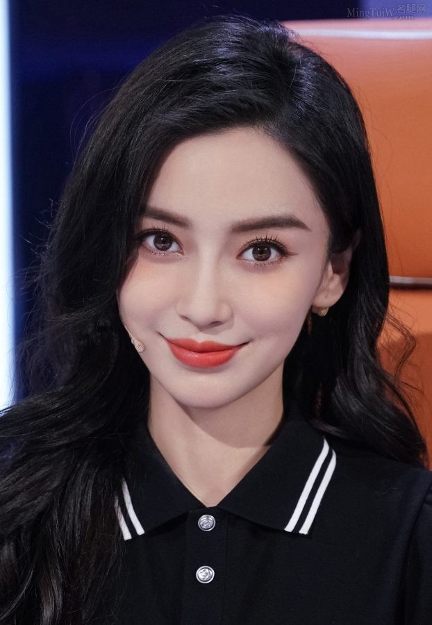 《听说很好吃》angelababy杨颖穿网球裙秀白皙大长腿(5/5)