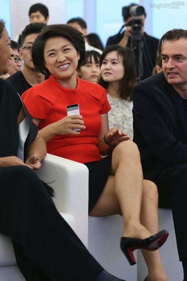 SOHO中国执行董事张欣的红底高跟鞋(1/2)