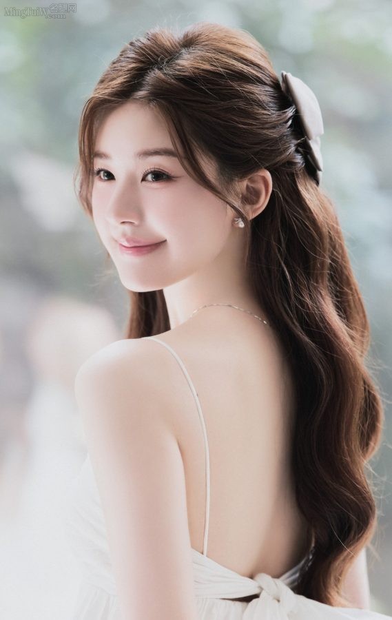 小仙女赵露思穿白裙露玉腿气质清纯甜美(8/10)