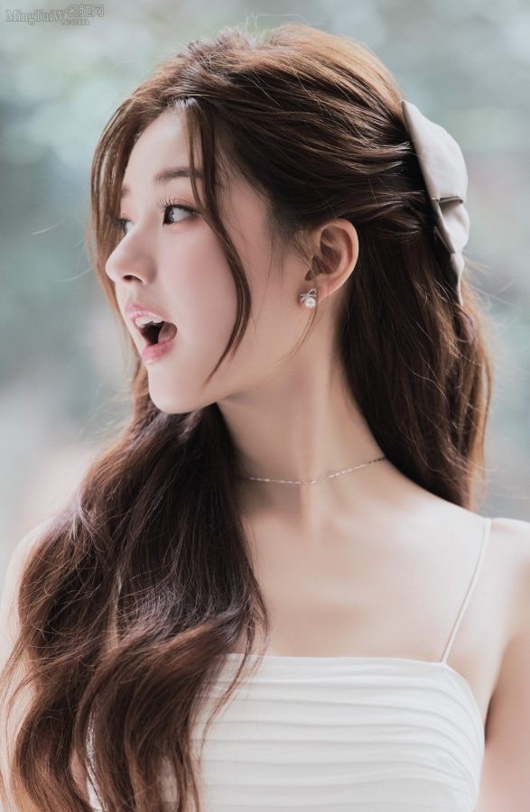 小仙女赵露思穿白裙露玉腿气质清纯甜美(9/10)