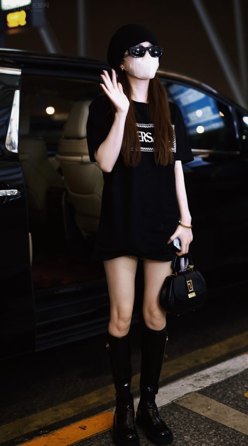 赵露思戴口罩穿无裤装配长靴露一截美大腿(1/2)