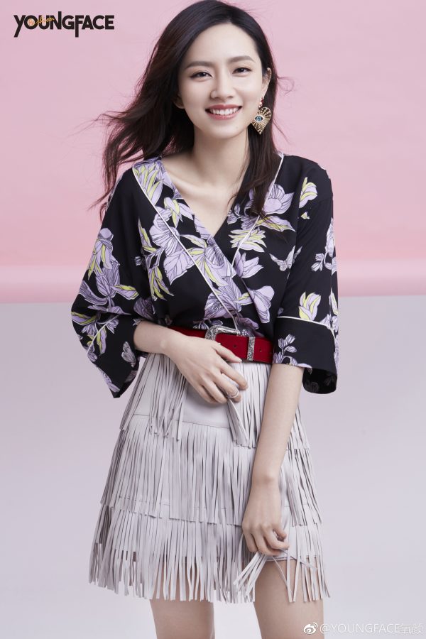 《YOUNGFACE》美女歌手刘惜君光滑美腿(2/2)