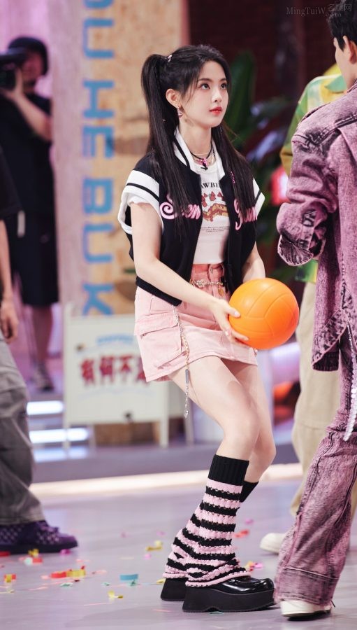 排球少女杨超越可爱双马尾美腿白皙(2/5)