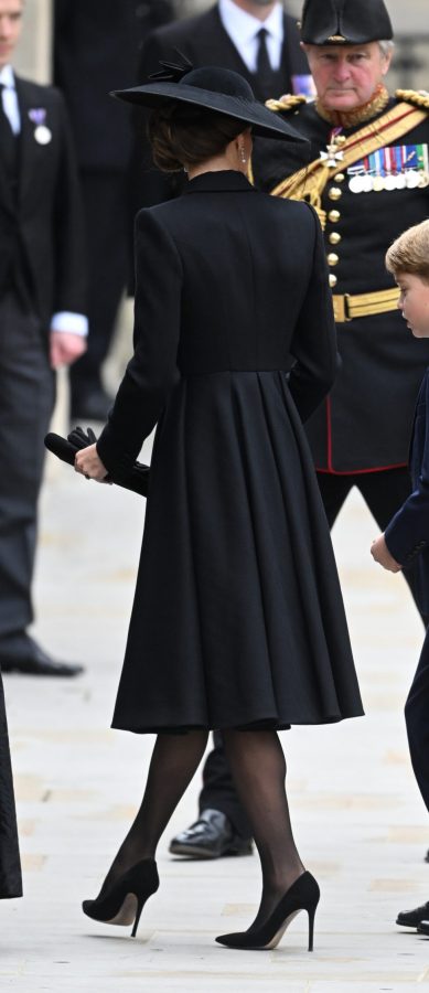 英国王妃Kate Middleton腿穿黑丝配细高跟优雅高贵出席活动(1/2)