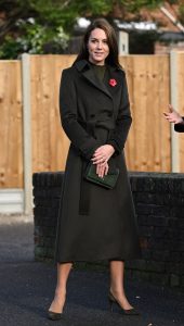 Kate Middleton腿穿质感肉色丝袜外出被拍