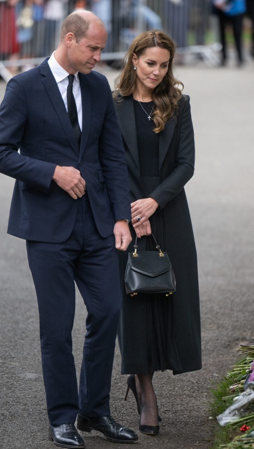Kate Middleton's black pantyhose high heels(3/7)