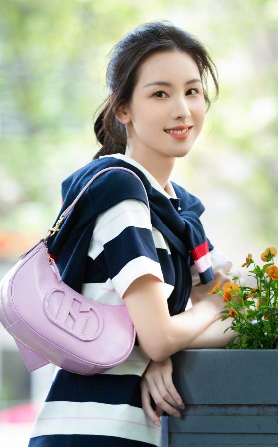 气质纯真甜美的女孩陈都灵玉腿纤细笔直(5/5)