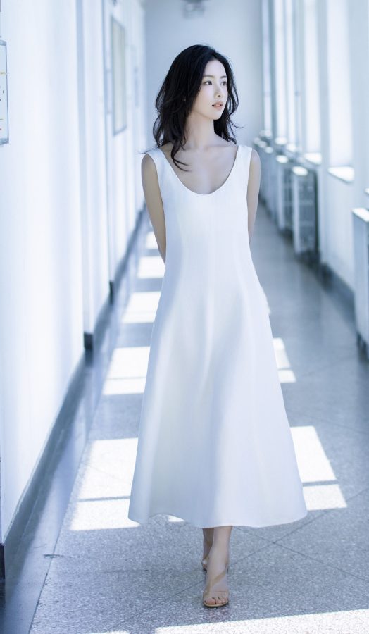 气质纯洁脱俗的美少女陈都灵白嫩的脚丫(4/6)