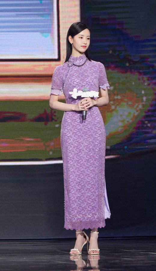 陈都灵身着国风旗袍展现女性曼妙身材(2/9)