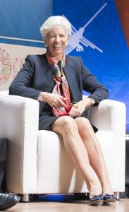 Christine Lagarde腿穿超薄透明丝袜出席全球经济的辩论会议