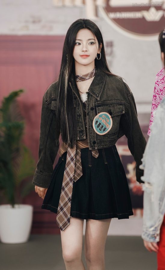 《漂亮的战斗》杨超越的直白少女腿(3/5)