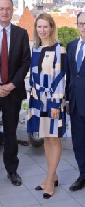女总理Kaja Kallas丝袜高跟活动美照
