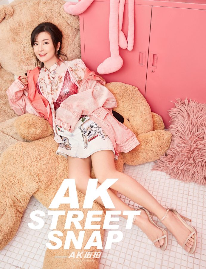 李晟美腿玉足凉高跟甜美玉照(1/4)