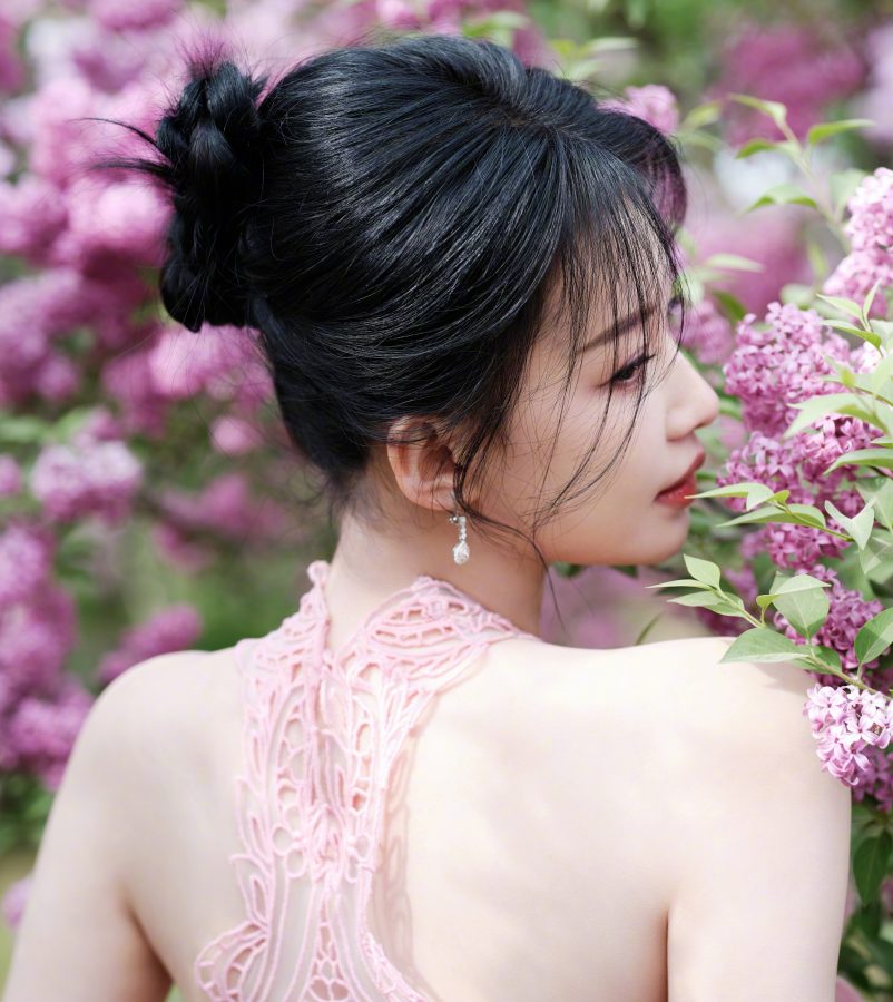 春天里孙怡身着粉色长裙露出无瑕的美脚丫(6/7)