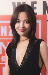 辛芷蕾腿穿黑丝出席香奈儿品牌发布会（第3张/共12张）