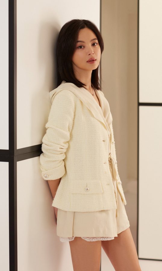 女明星辛芷蕾穿蕾丝边短裤秀出修长美腿(8/12)