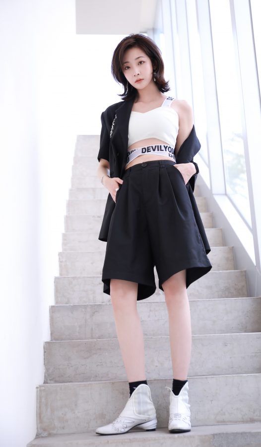 美女明星苑子艺白皙的玉腿(1/6)