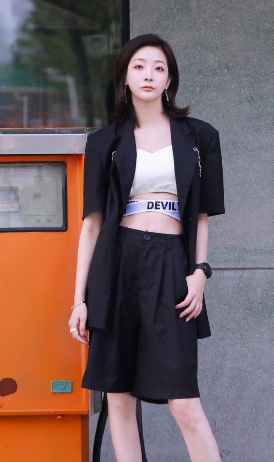美女明星苑子艺白皙的玉腿(5/6)
