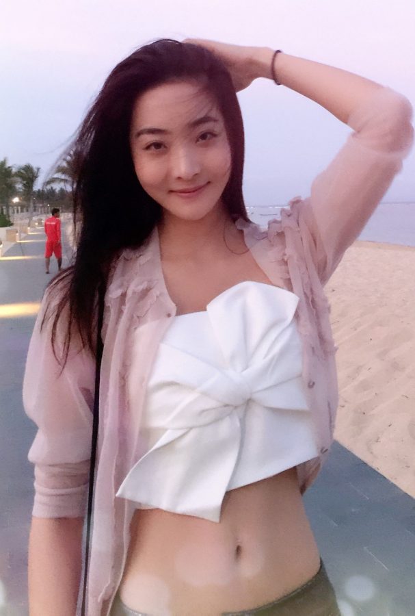 苑子艺大长腿海边漫步(3/4)