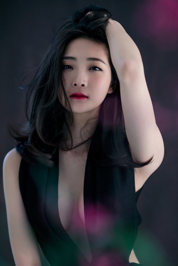 苑子艺魅惑写真亮出胸前两只大白兔(2/3)