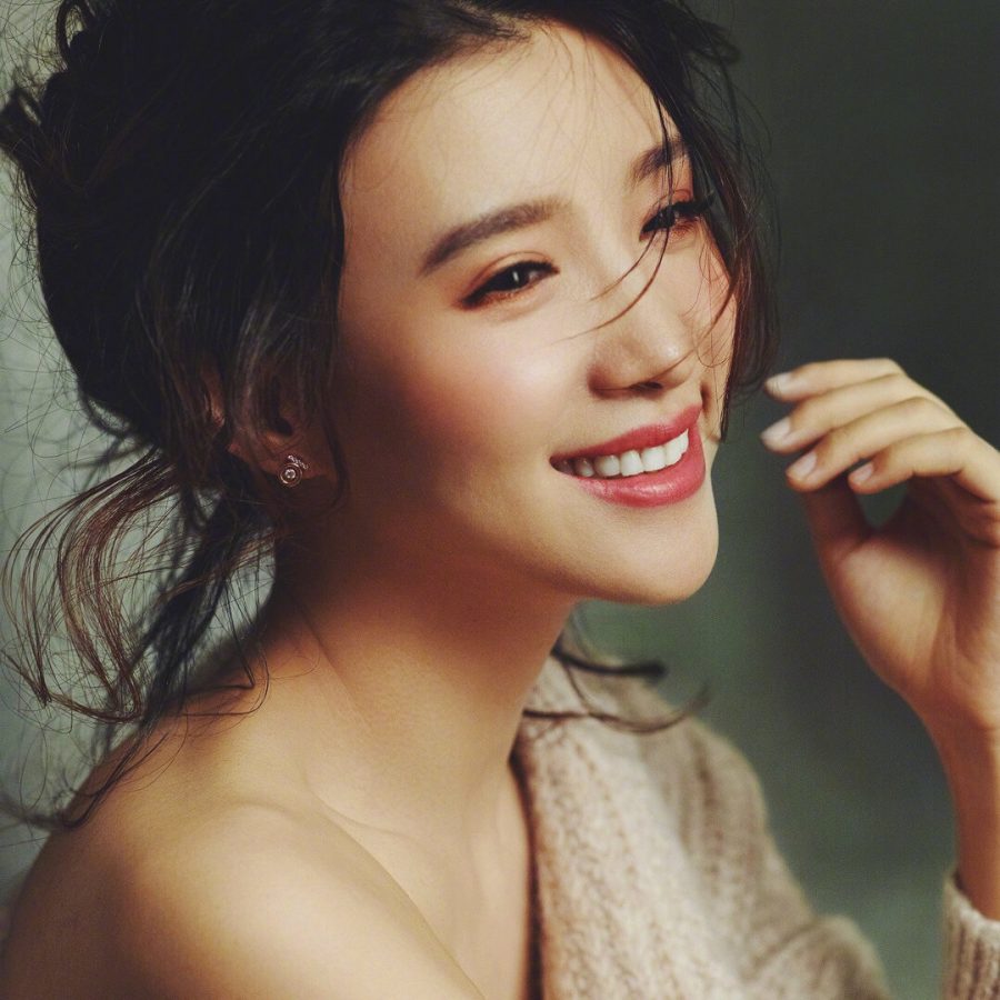 张杨果而香肩半露纯欲写真(6/6)