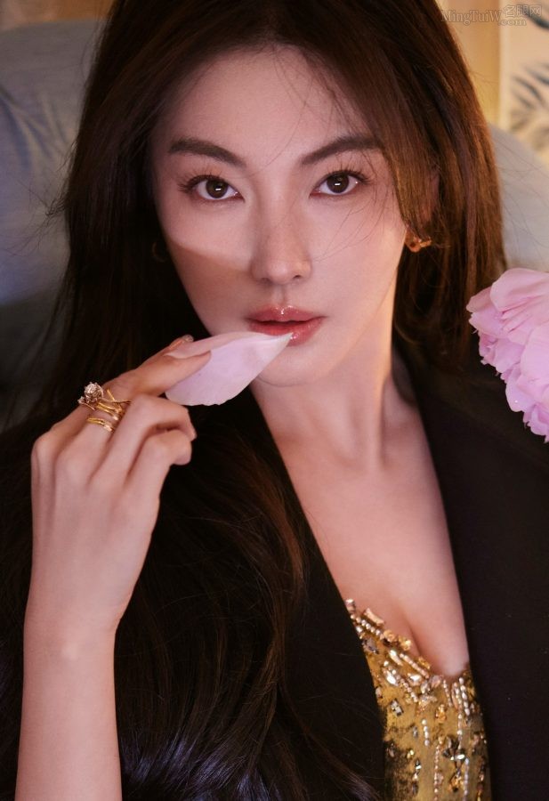 《时尚画报》美女明星张雨绮美腿复古温柔优雅大片(7/7)