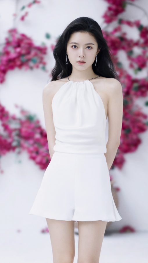 赵今麦玉腿美足穿透明带凉鞋好靓(4/8)
