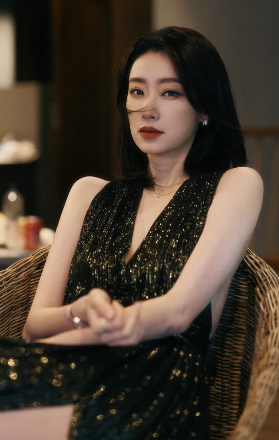 Zhang Xiaofei is elegant and elegant, wearing a high-end dress and revealing a long leg(9/12)