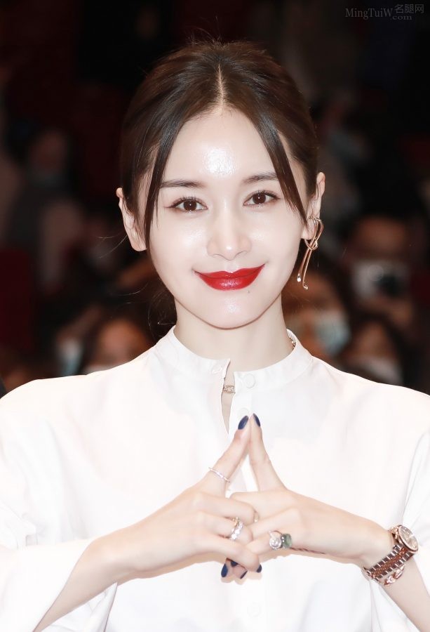 王子文白玉细腿红唇明艳(6/7)