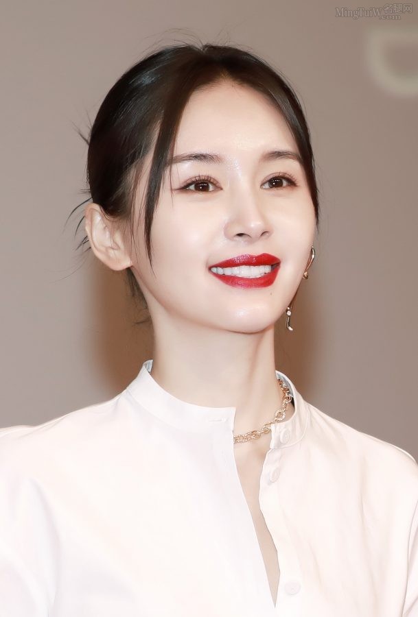 王子文白玉细腿红唇明艳(7/7)