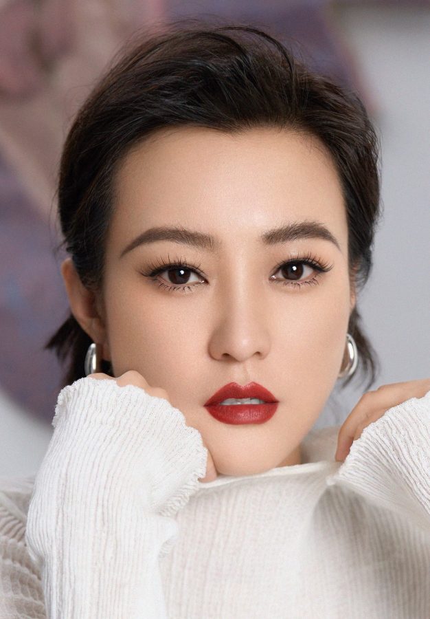 郝蕾腿穿黑丝为杂志拍摄舒适感大片(5/5)