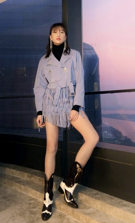 美腿女主持人李斯羽光滑修长的美腿(2/5)