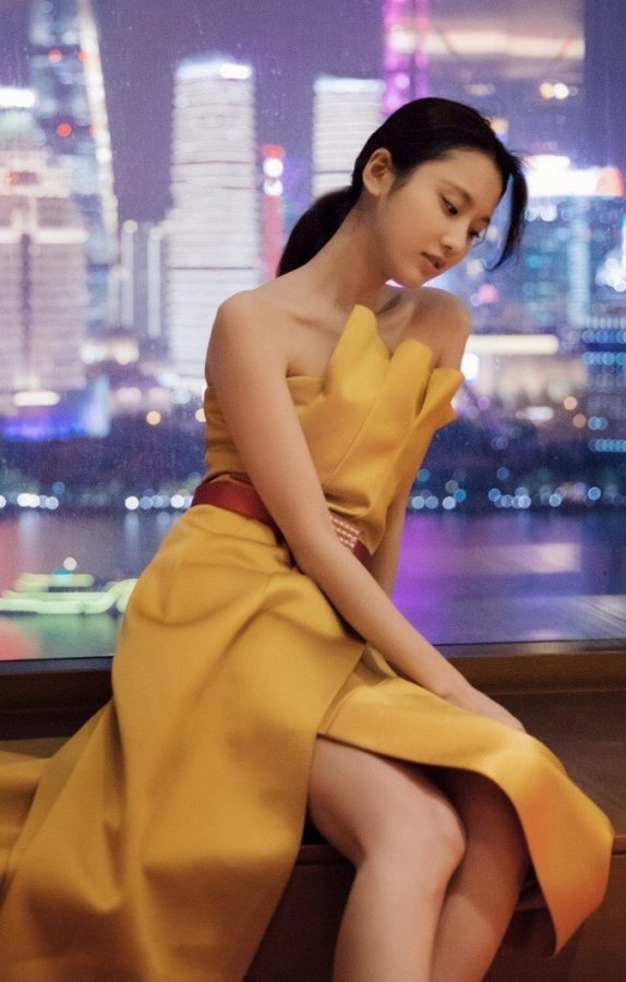 张慧雯穿黄色开衩裙亮相风尚大赏(2/2)