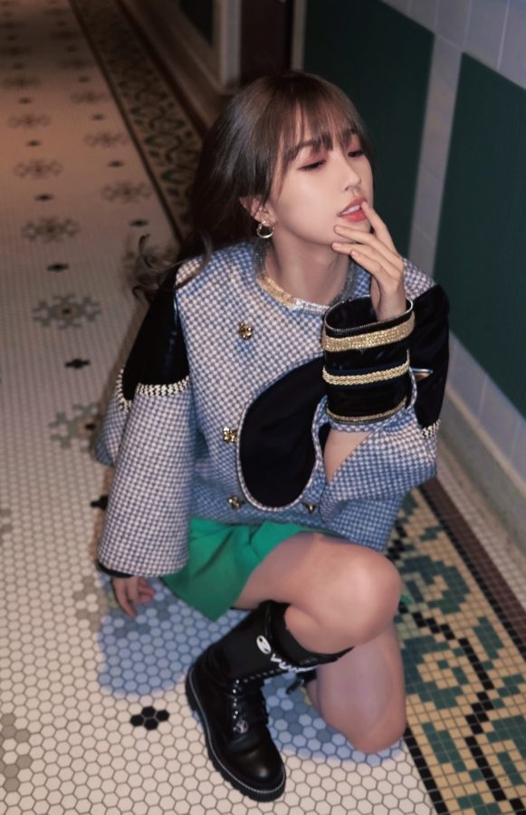 女明星虞书欣美脸白腿户外照片(4/5)
