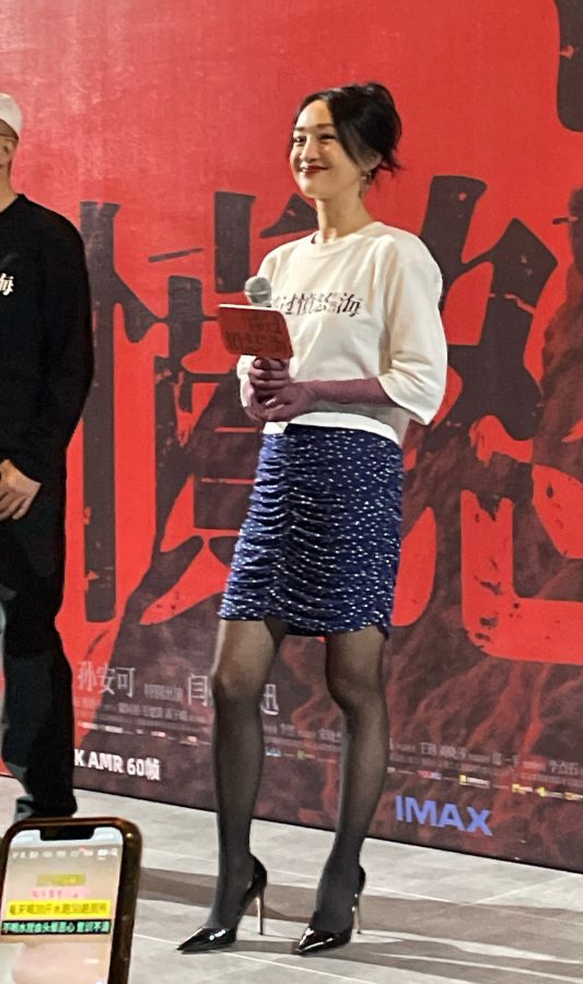 周迅腿穿黑丝踩尖头细高跟宣传《涉过愤怒的海》(10/13)