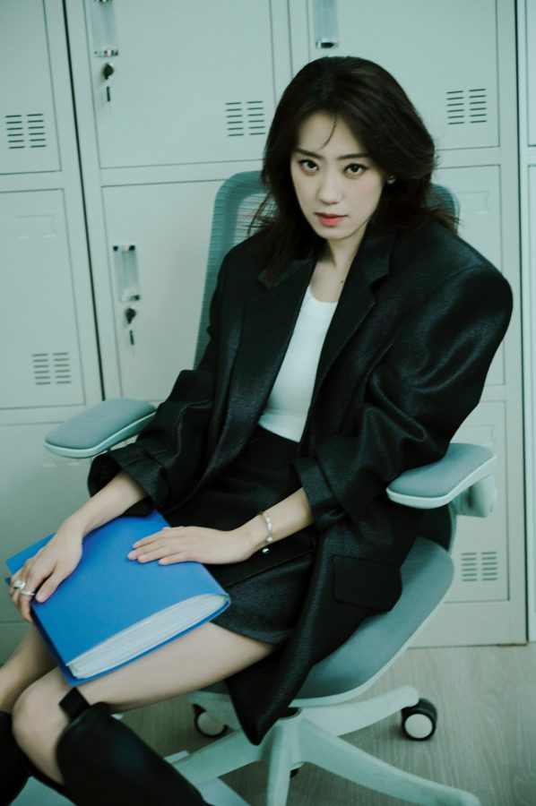办公室里的美腿文员小姐姐张小斐(6/13)