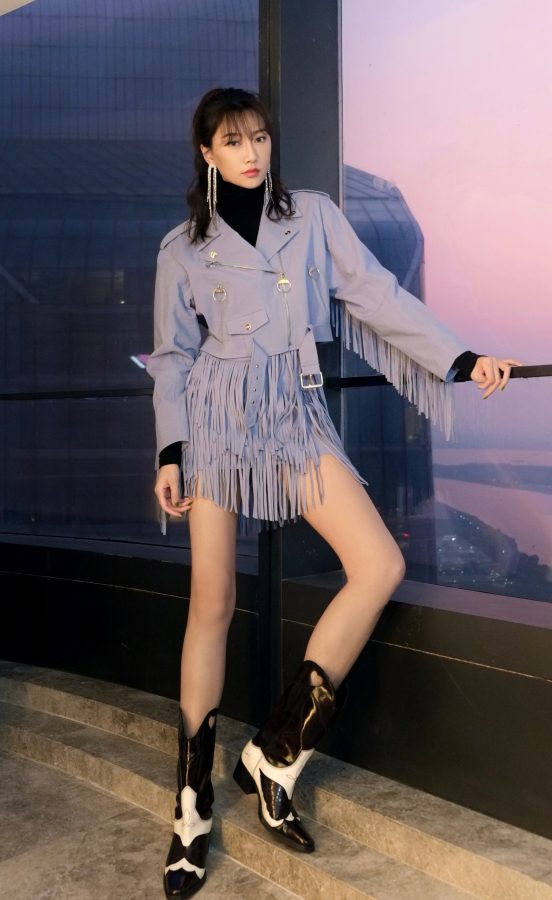 美腿女主持人李斯羽光滑修长的美腿(3/5)
