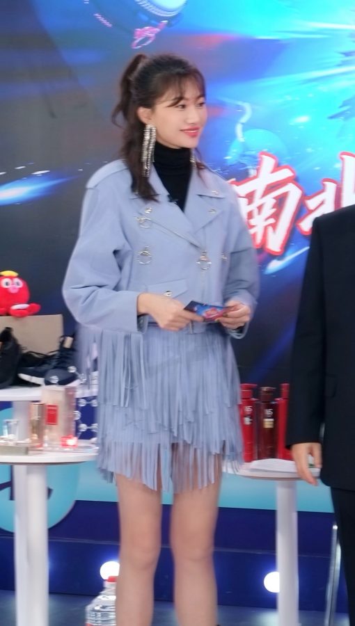 美腿女主持人李斯羽光滑修长的美腿(5/5)