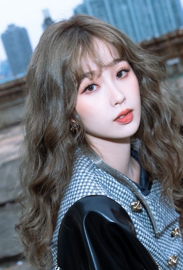 女明星虞书欣美脸白腿户外照片(3/5)