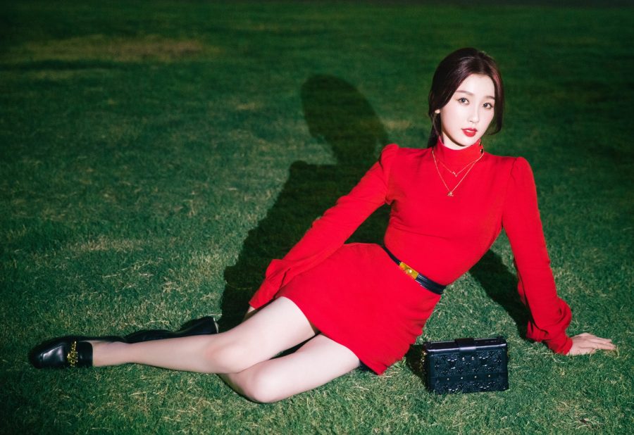 虞书欣穿一条小红裙两条美腿如玉洁白(2/5)