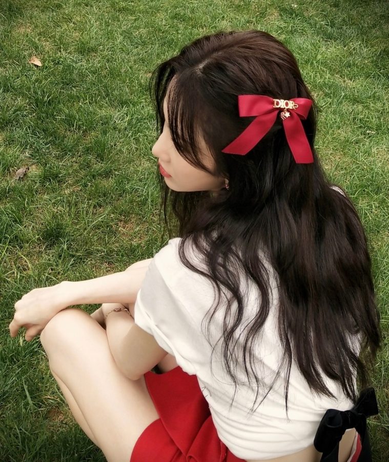 张慧雯以可爱形象和红裙，展示了她迷人的腿部线条，令人印象深刻（第3张/共5张）