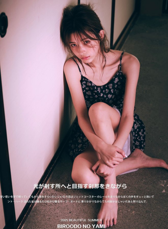 钟晨瑶日系风格写真秀美足(2/9)