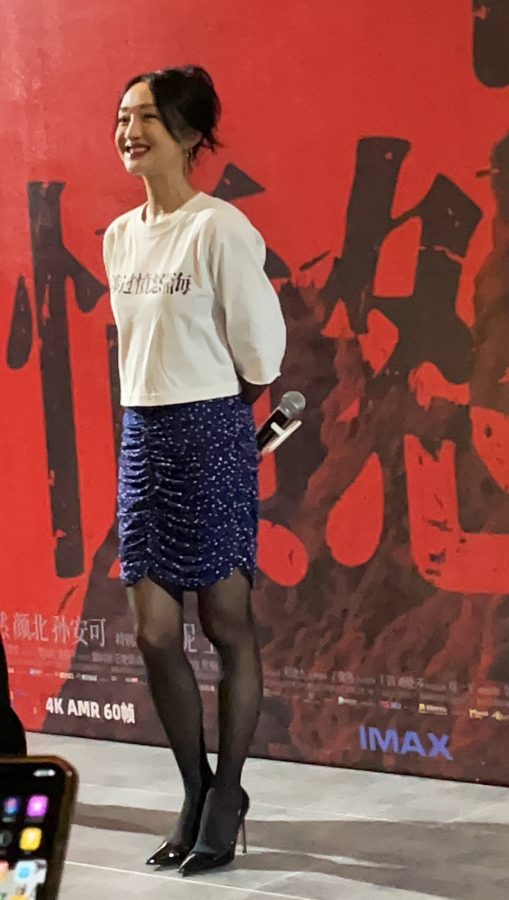 周迅腿穿黑丝踩尖头细高跟宣传《涉过愤怒的海》(4/13)