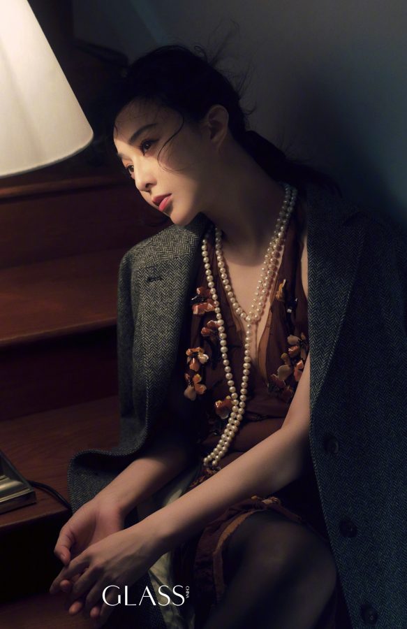 范冰冰为《GLASS》杂志拍摄八月刊封面大秀玉足(8/10)