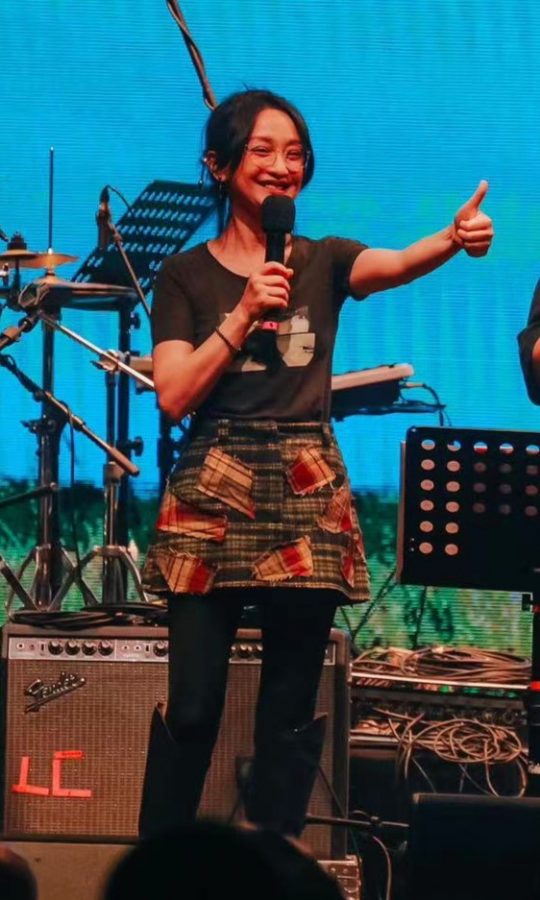 周迅穿黑丝袜配长靴登台演出(7/8)