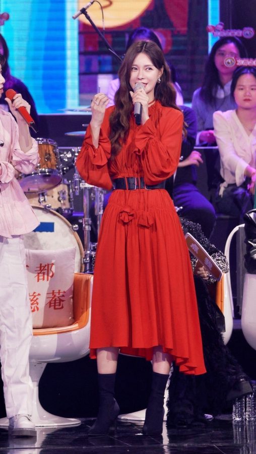 美女主持沈梦辰光滑玉腿穿细跟短靴(4/5)