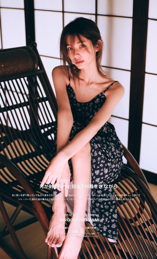钟晨瑶日系风格写真秀美足(3/9)