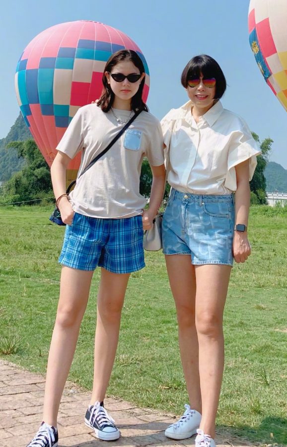 《VOGUE》编辑总监张宇穿牛仔热裤旅游照(1/3)